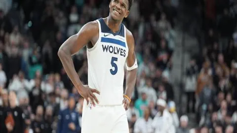 “小桥探秘：三球与大球间默契与矛盾，共融之道超越对立”